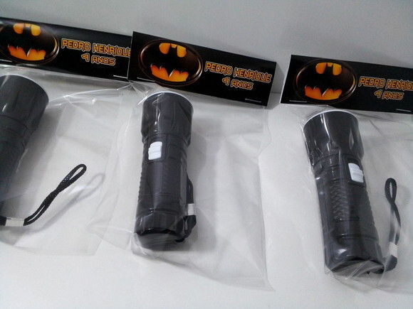 Mini Lanterna de Plástico Sortidas Lapela Tema Batman