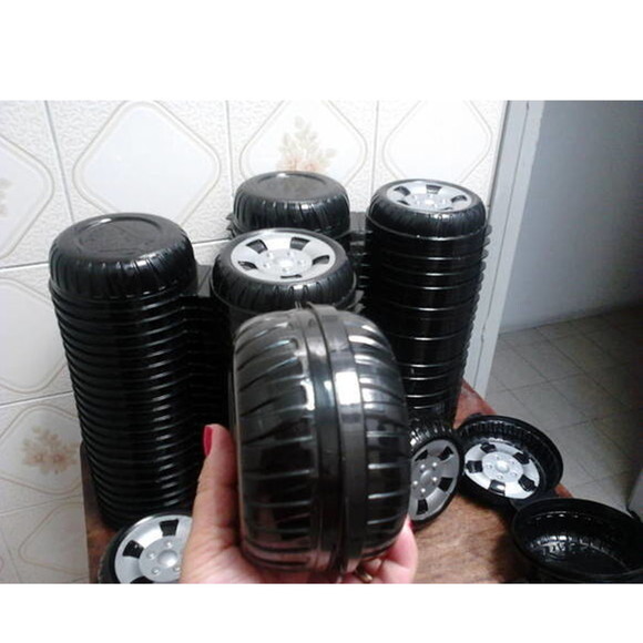 Lembrancinha Carros Pote em Formato de Pneu Capacidade: 340 ml