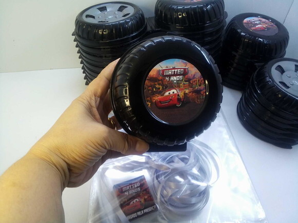 Lembrancinha Carros Pote em Formato de Roda Capacidade: 340 ml