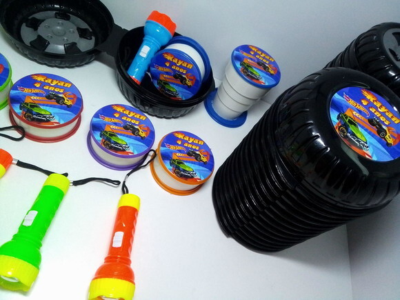 Lembrancinha Hot Wheels Pote Roda + Copo Retratil + Lanterna