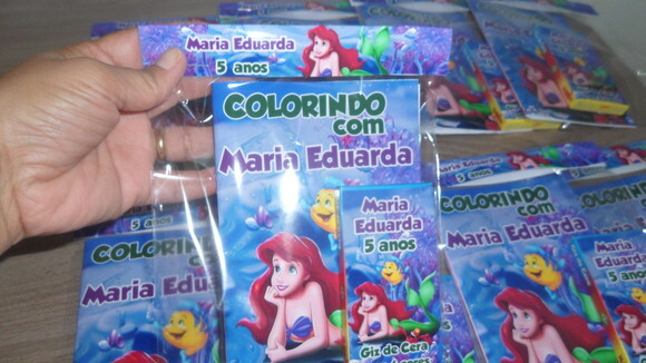 Lembrancinha Pequena Sereia Revistinha com 12 Desenhos para Color