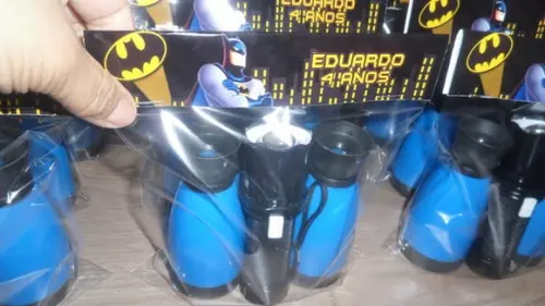 Binóculo + Lanterna com Lapela em Qualquer Tema