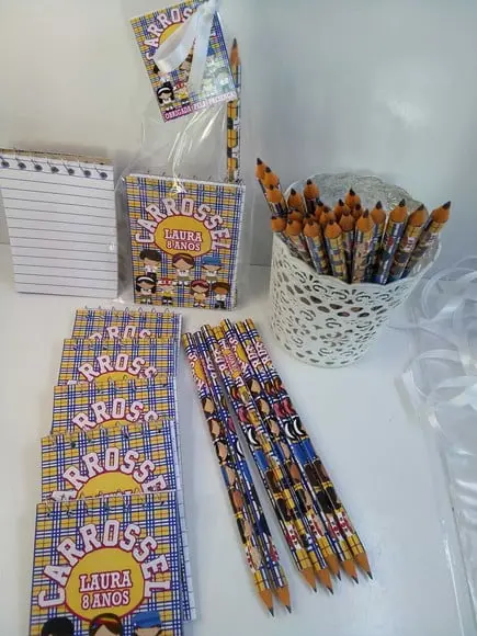 Bloquinho + Lápis + Tag + Fita Cetim Tema Carrossel
