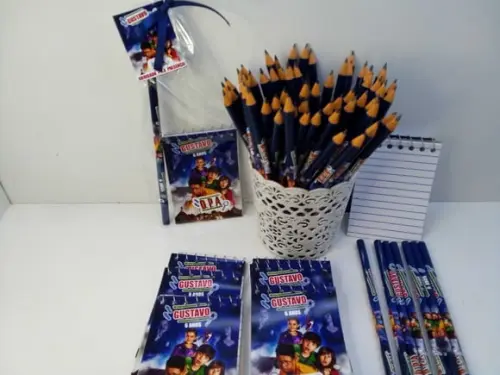 Bloquinho + Mini Lápis + Tag + Fita Cetim Tema Detetives