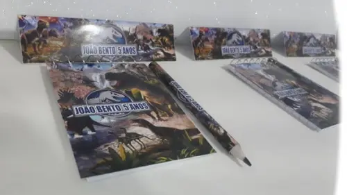 Bloquinho Mini Lápis + Lapela Tema Dinossauro