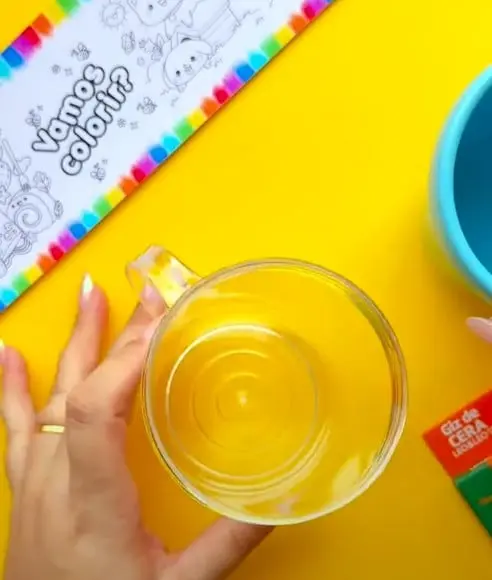 Caneca Acrilica com Desenho para Colorir e Giz de Cera