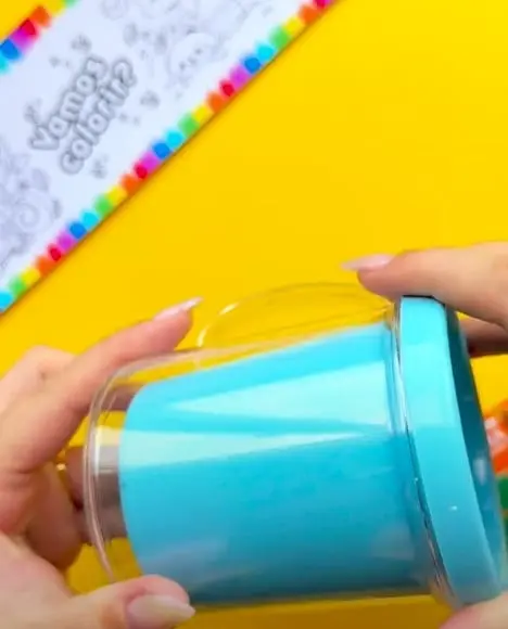 Caneca Acrilica com Desenho para Colorir e Giz de Cera