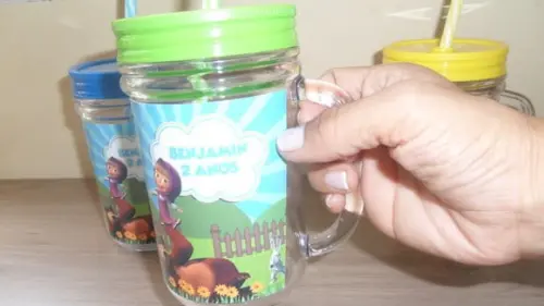 Caneca com Tampa e Canudo 400ml Tema Menina e o Urso