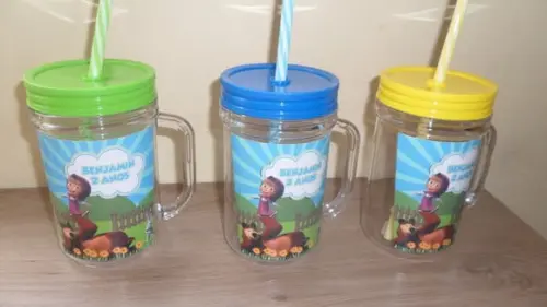 Caneca com Tampa e Canudo 400ml Tema Menina e o Urso