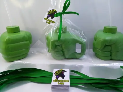 Copo Mão do Hulk 450 ml com Tampa e Canudo 12 x 11cm