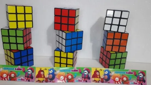 Cubo Mágico com Lapela Personalizada no Tema Fall Guys