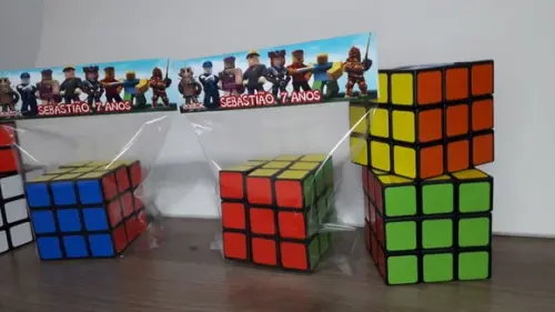 Cubo Mágico com Lapela Personalizada no Tema Roblox