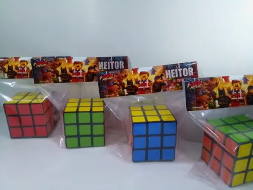 Cubo Mágico com Lapela Personalizada no Tema Lego