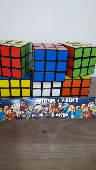 Cubo Mágico com Lapela Personalizada no Tema Roblox