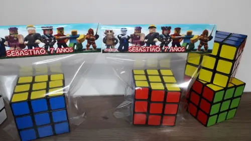 Cubo Mágico com Lapela Personalizada no Tema Roblox