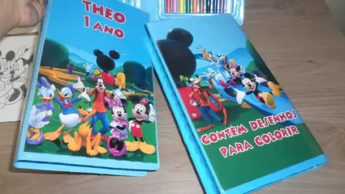 Estojo de Colorir com 4 Desenhos Kit com 46 Peças
