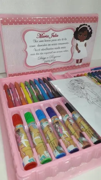 Estojo de Colorir com Desenhos Kit com 46 Peças Dama e Pajem