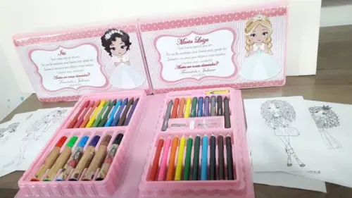 Estojo de Colorir com Desenhos Kit com 46 Peças Dama e Pajem