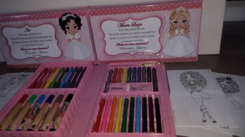 Estojo de Colorir com Desenhos Kit com 46 Peças Dama e Pajem