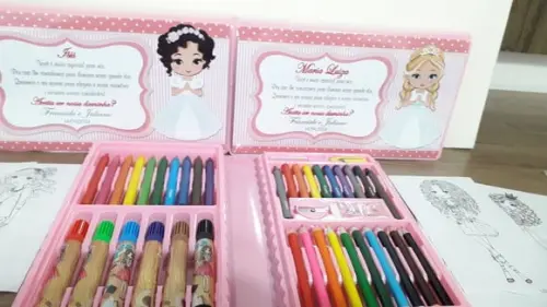 Estojo de Colorir com Desenhos Kit com 46 Peças Dama e Pajem