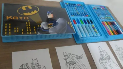 Estojo de Pintura com 48peças Desenhos Tema Batman