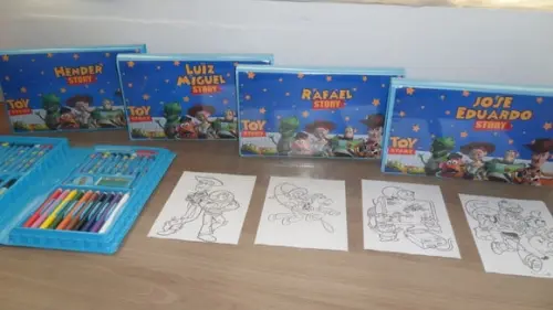 Estojo de Pintura com 48 Peças Desenhos Tema Toy Story
