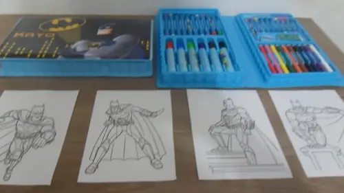 Estojo de Pintura com 48peças Desenhos Tema Batman