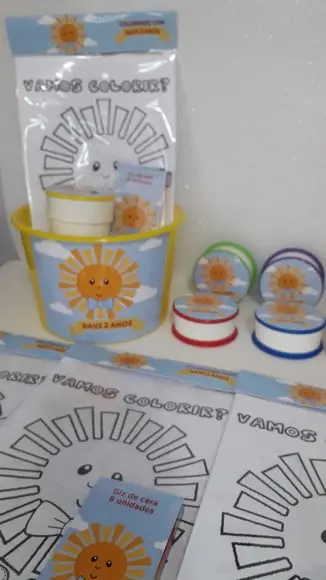 Kit Balde de Pipoca + Copo Retratil + Kit de Colorir com Giz