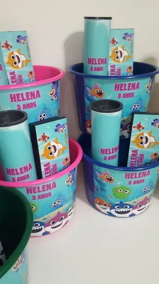 Kit Balde de Pipoca + Domino + Pega Varetas Baby Shark