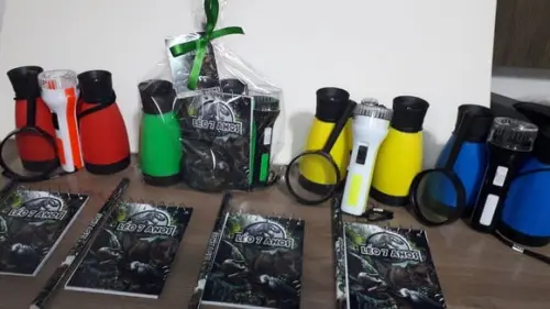 Kit Binoculo + Lanterna + Lupa + Bloquinho + Mini Lápis