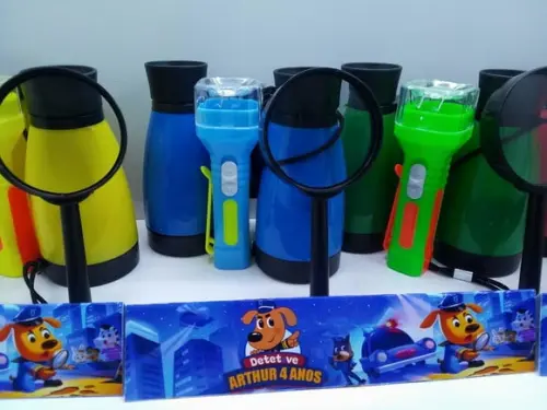 Kit Binoculo + Lanterna + Lupa Tema Detetive Labrador