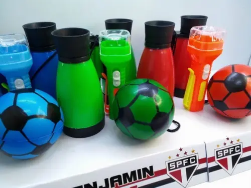 Kit Binoculo + Mini Bola + Lanternas com Lapela Tema Futebol