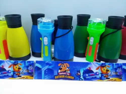 Kit Binoculo Colorido e Lanterna Tema Detetive Labrador