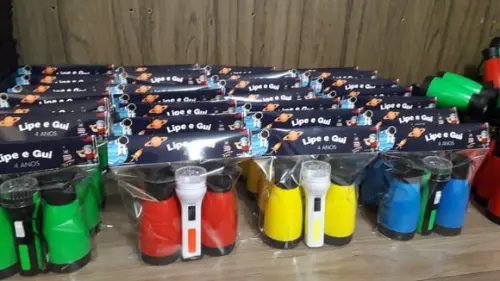 Kit Binoculo e Lanterna Tema Astronauta e Pirata