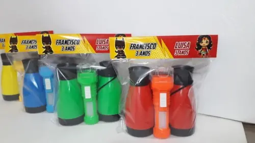 Kit Binoculo e Lanterna Tema Batman e Mulher Maravilha