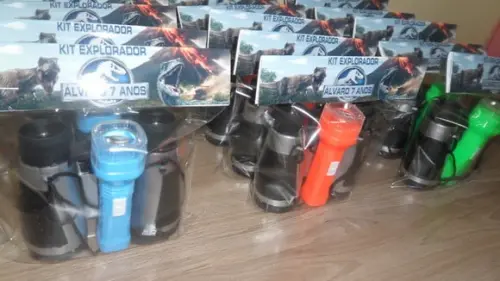 Kit Binoculo Prata + Mini Lanterna Tema Dinossauro