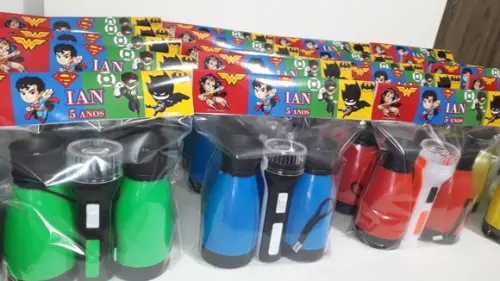 Kit Binoculo Zoom 4 Vezes e Lanterna Liga da Justiça