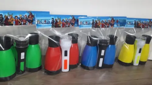 Kit Binoculo Zoom 4 Vezes e Lanterna One Piece