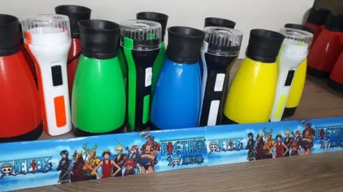 Kit Binoculo Zoom 4 Vezes e Lanterna One Piece