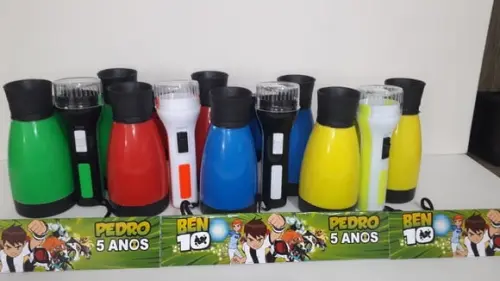 Kit Binoculo Zoom 4 Vezes e Lanterna Tema Ben 10