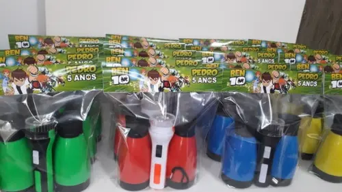 Kit Binoculo Zoom 4 Vezes e Lanterna Tema Ben 10