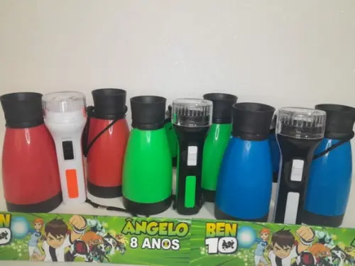Kit Binoculo Zoom 4 Vezes e Lanterna Tema Ben 10