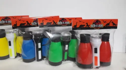 Kit Binoculo Zoom 4 Vezes e Lanterna Tema Dinossauro