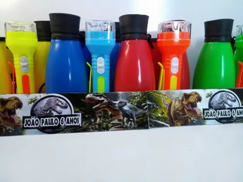 Kit Binóculo Zoom 4 Vezes e Lanterna Tema Dinossauro