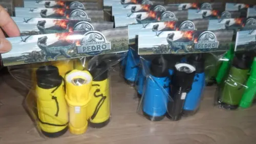 Kit Binoculo Zoom 4 Vezes e Lanterna Tema Dinossauro