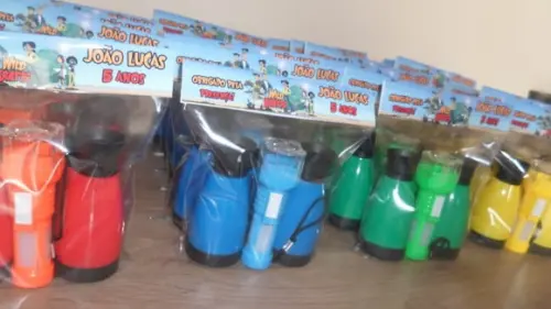 Kit Binoculo Zoom 4 Vezes e Lanterna Tema Kratts