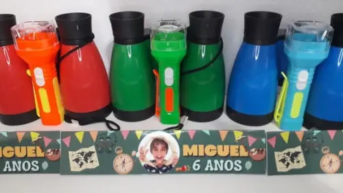 Kit Binoculo Zoom 4 Vezes e Lanterna Tema Paleontólogo