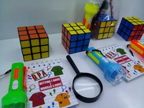 Kit Bloquinho + Lápis + Lupa + Lanterna + Cubo Mágico Dpa