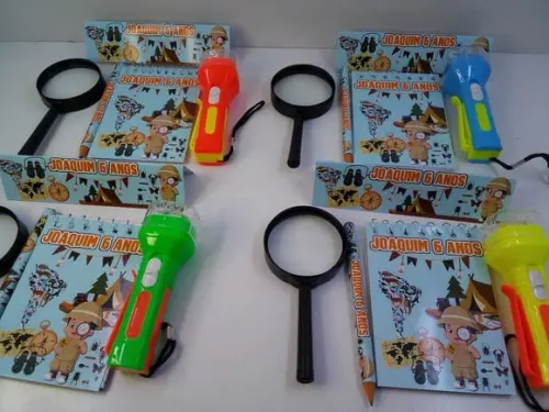 Kit Bloquinho + Mini Lápis + Lanterna + Lupa Acampamento