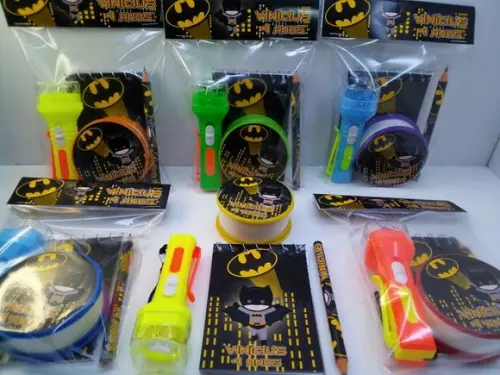 Kit Bloquinho + Mini Lápis + Copo Retratil + Lanterna Batman
